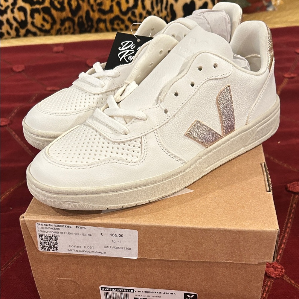 Veja Women's White Leather Sneakers V10 new size 41, 10 platine